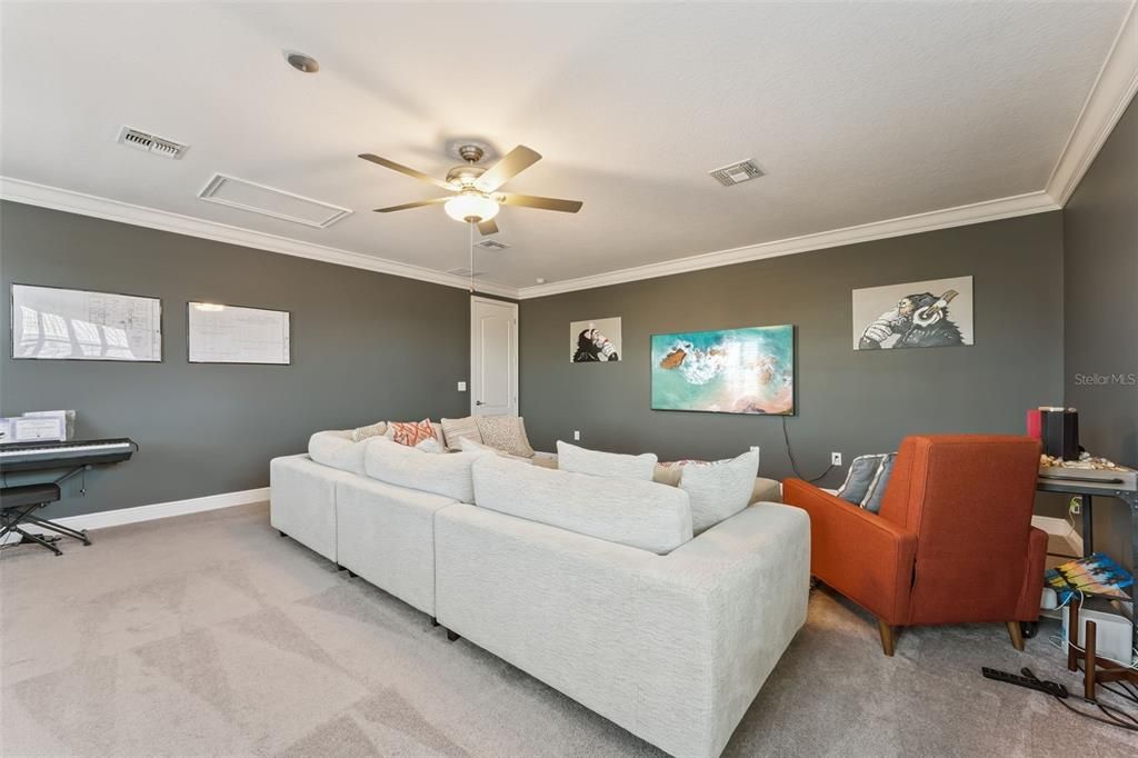 For Rent: $5,875 (5 beds, 5 baths, 3817 Square Feet)