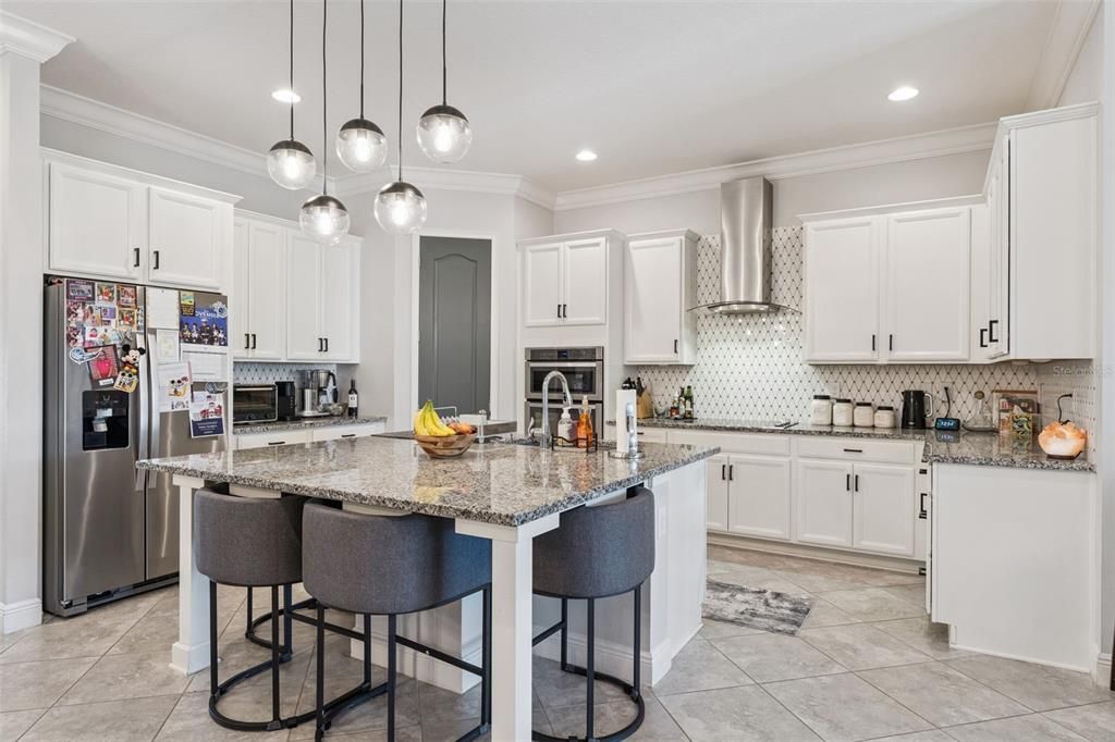 For Rent: $5,875 (5 beds, 5 baths, 3817 Square Feet)