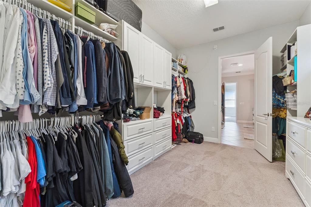 For Rent: $5,875 (5 beds, 5 baths, 3817 Square Feet)