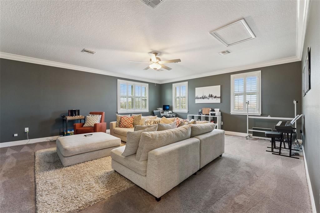 For Rent: $5,875 (5 beds, 5 baths, 3817 Square Feet)