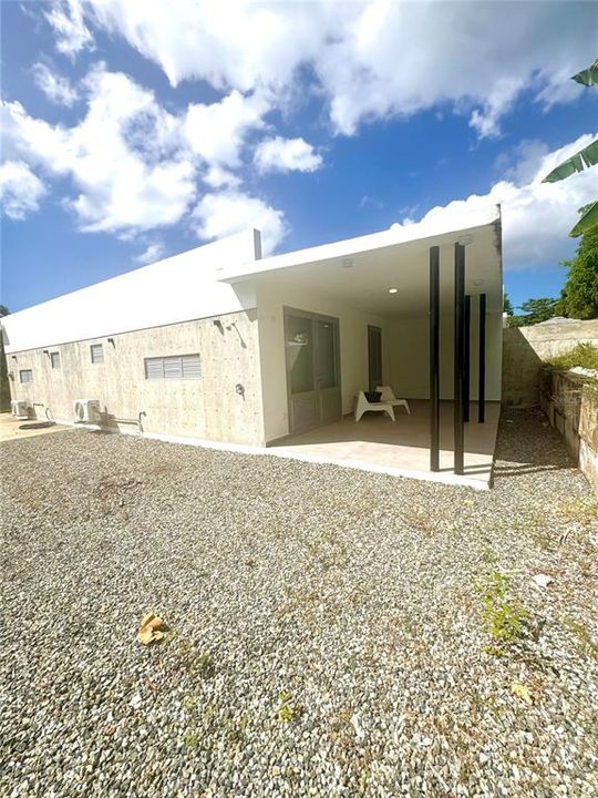 For Rent: $2,500 (2 beds, 2 baths, 890 Square Feet)