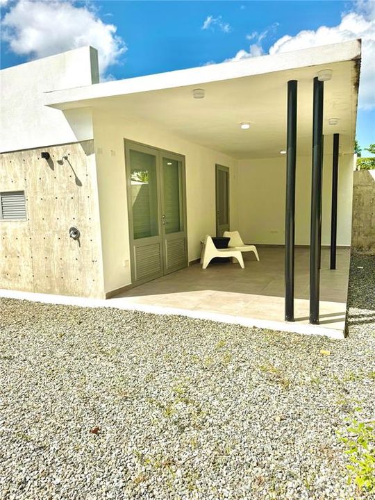 For Rent: $2,500 (2 beds, 2 baths, 890 Square Feet)