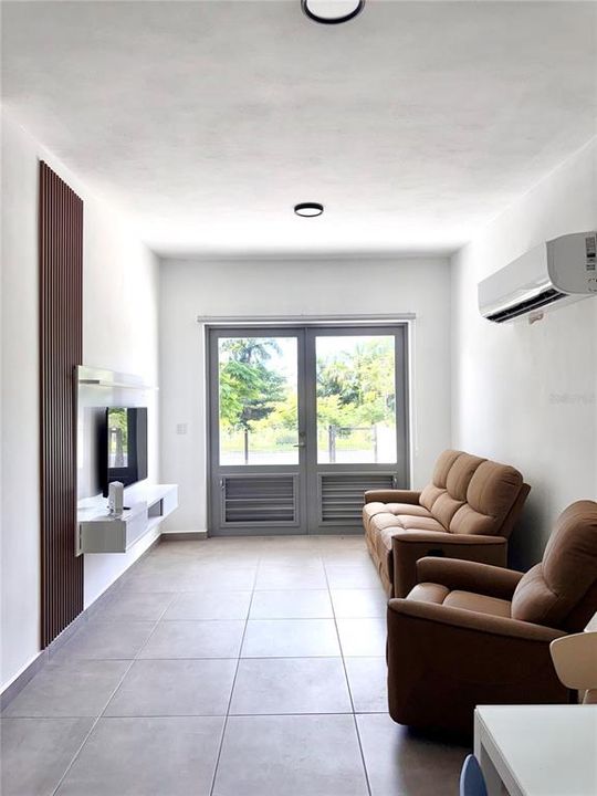 For Rent: $2,500 (2 beds, 2 baths, 890 Square Feet)