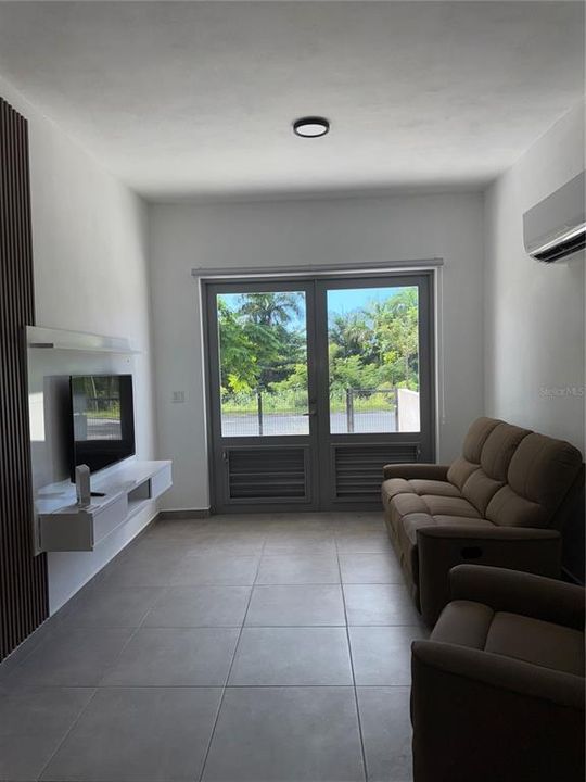 For Rent: $2,500 (2 beds, 2 baths, 890 Square Feet)