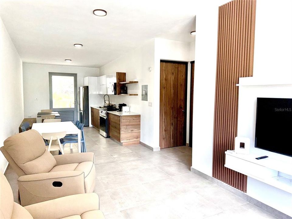 For Rent: $2,500 (2 beds, 2 baths, 890 Square Feet)