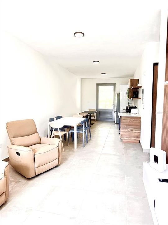 For Rent: $2,500 (2 beds, 2 baths, 890 Square Feet)