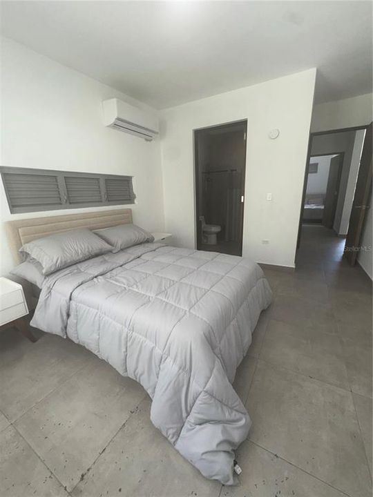 For Rent: $2,500 (2 beds, 2 baths, 890 Square Feet)