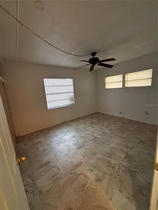 出租: $1,350 (2 贝兹, 1 浴室, 864 平方英尺)