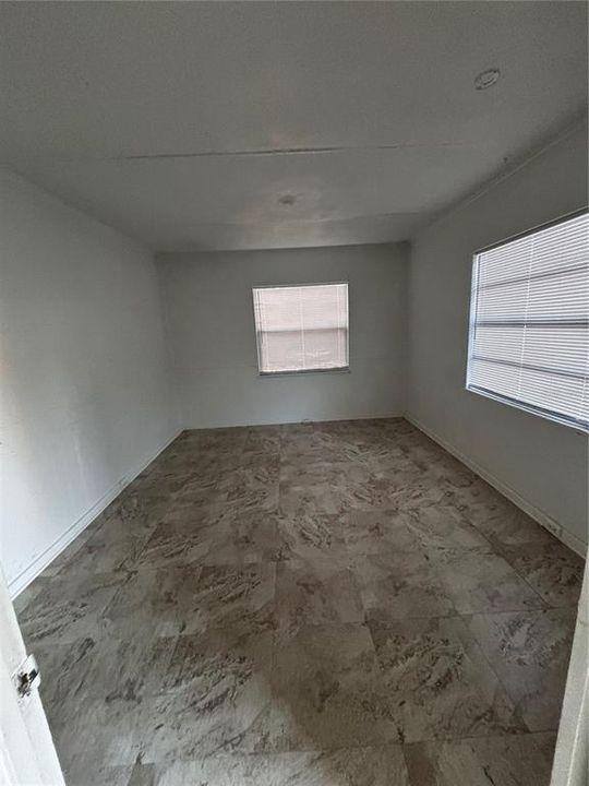 出租: $1,350 (2 贝兹, 1 浴室, 864 平方英尺)