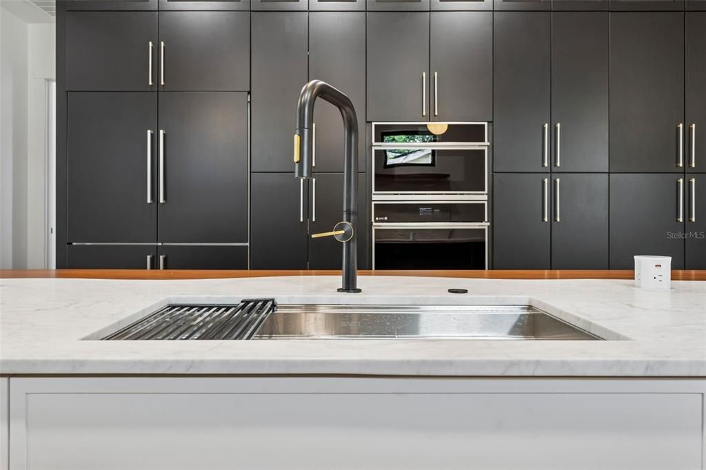 For Sale: $1,800,000 (4 beds, 4 baths, 3298 Square Feet)