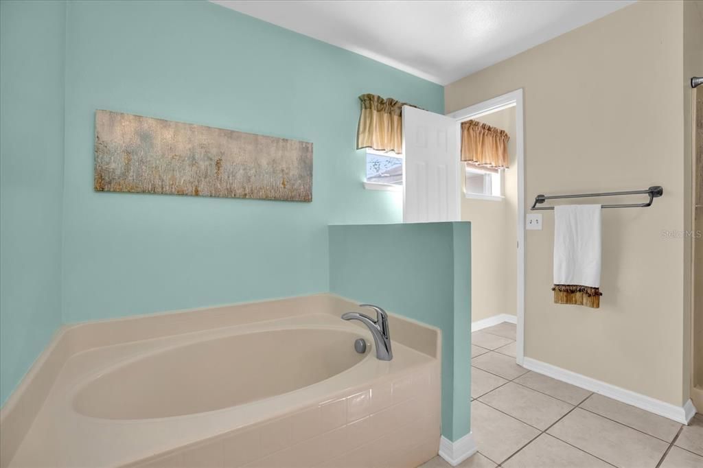 For Sale: $337,000 (4 beds, 2 baths, 2088 Square Feet)