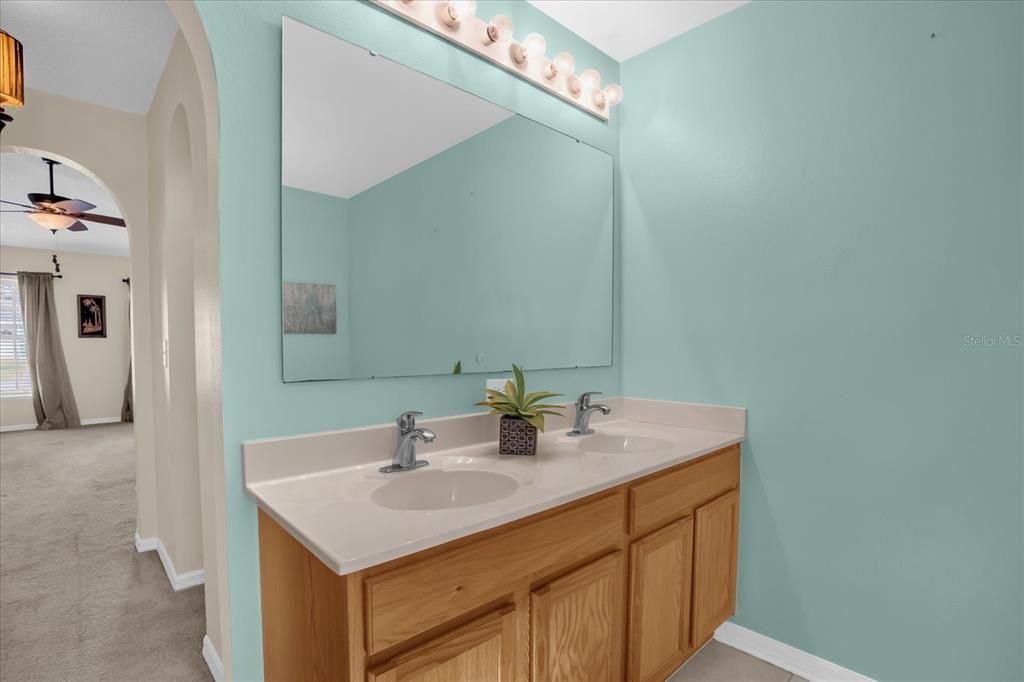 For Sale: $337,000 (4 beds, 2 baths, 2088 Square Feet)