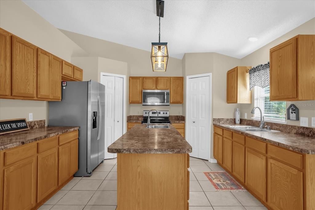 For Sale: $337,000 (4 beds, 2 baths, 2088 Square Feet)