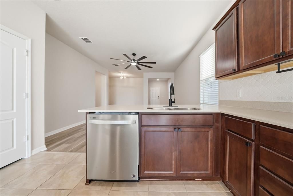 En Venta: $339,999 (3 camas, 2 baños, 1554 Pies cuadrados)