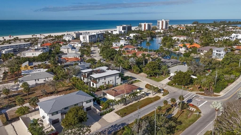 For Sale: $1,495,000 (3 beds, 2 baths, 1422 Square Feet)