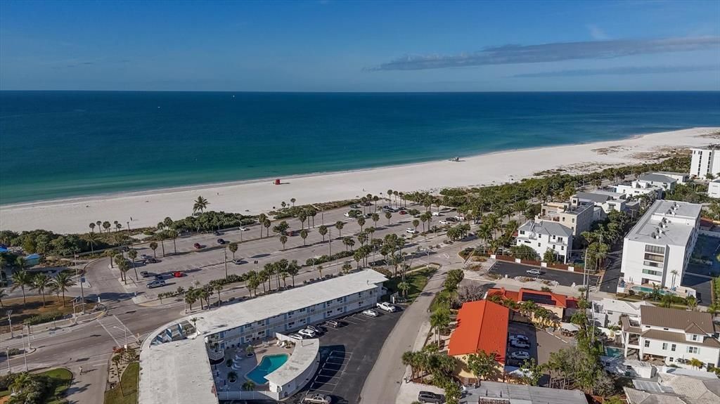 For Sale: $1,495,000 (3 beds, 2 baths, 1422 Square Feet)