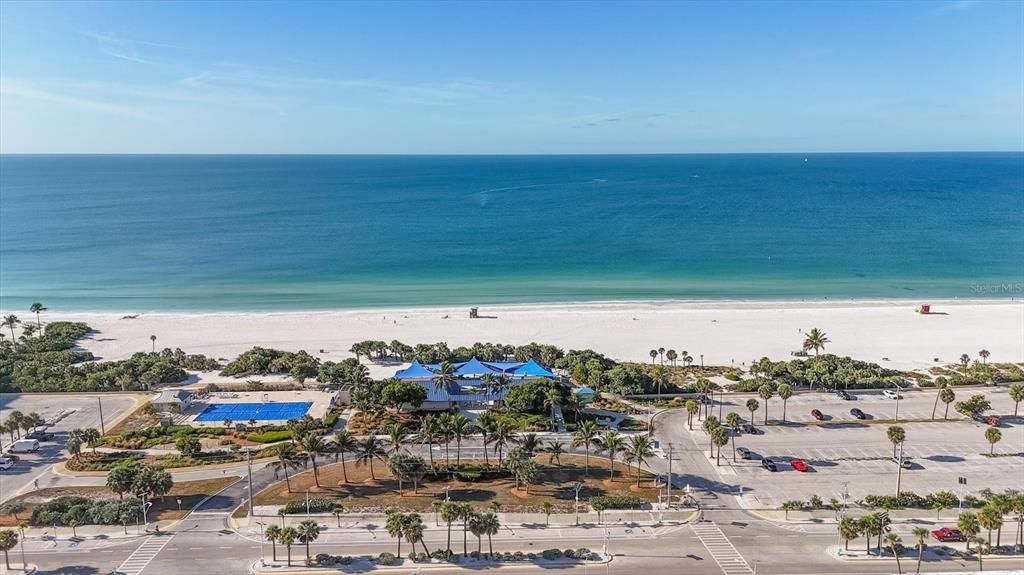 For Sale: $1,495,000 (3 beds, 2 baths, 1422 Square Feet)