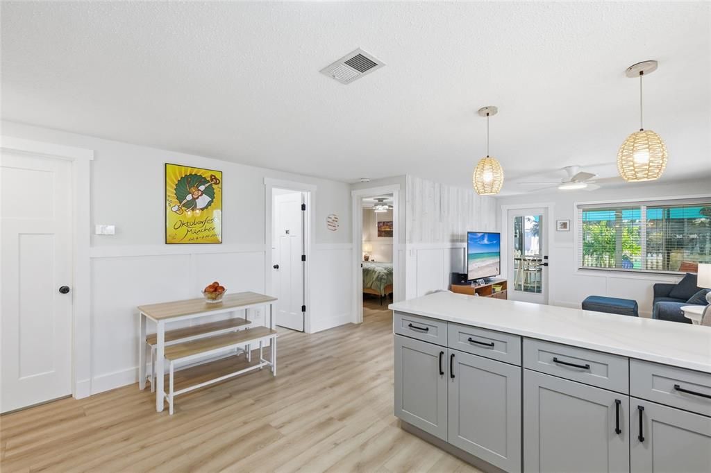 For Sale: $589,900 (2 beds, 2 baths, 1284 Square Feet)