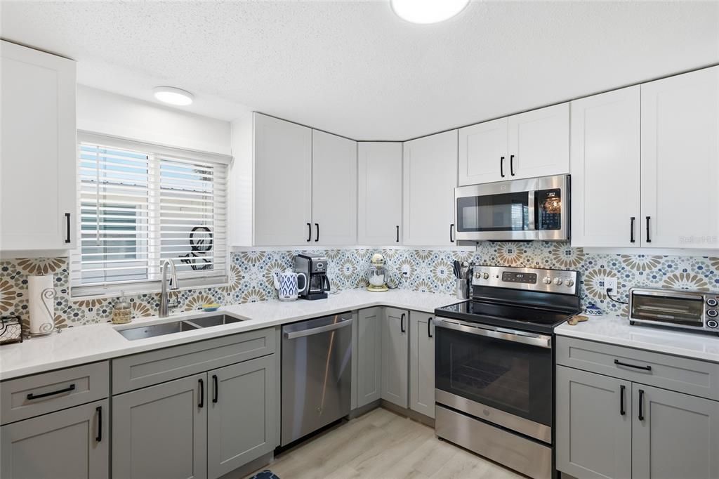 For Sale: $589,900 (2 beds, 2 baths, 1284 Square Feet)