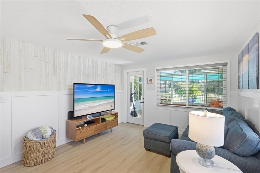 For Sale: $589,900 (2 beds, 2 baths, 1284 Square Feet)