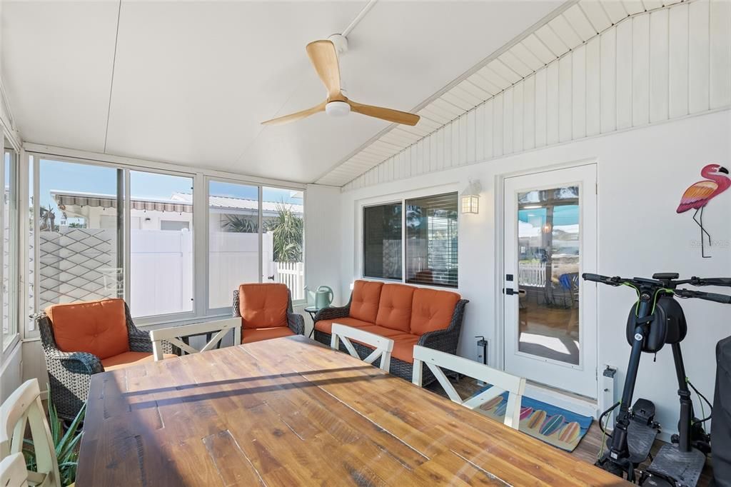 For Sale: $589,900 (2 beds, 2 baths, 1284 Square Feet)