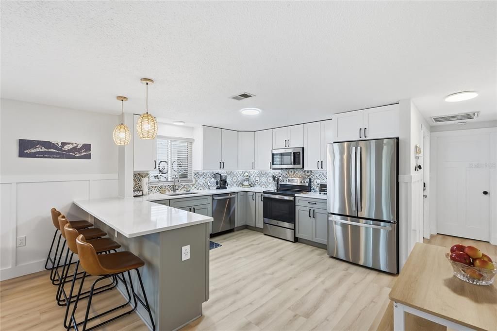 For Sale: $589,900 (2 beds, 2 baths, 1284 Square Feet)
