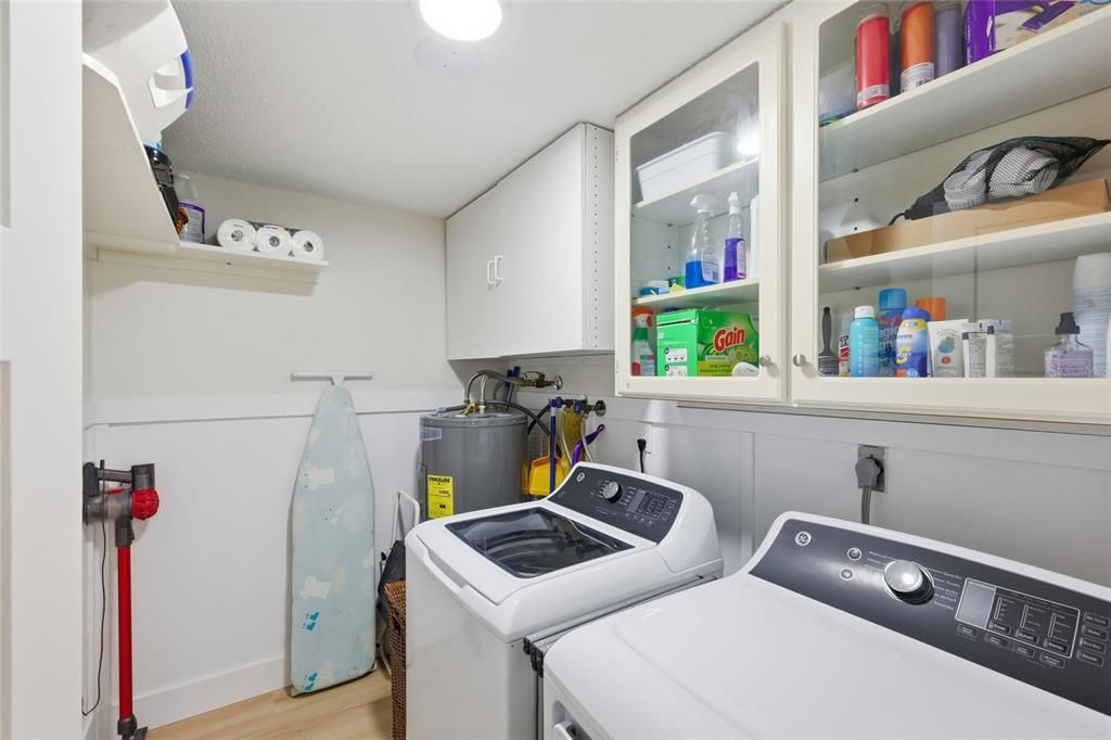 For Sale: $589,900 (2 beds, 2 baths, 1284 Square Feet)