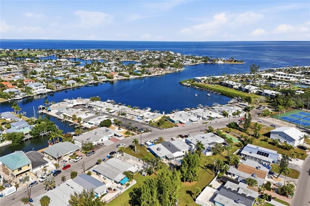 For Sale: $589,900 (2 beds, 2 baths, 1284 Square Feet)