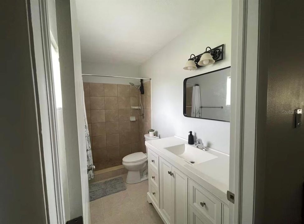 出租: $2,000 (2 贝兹, 1 浴室, 800 平方英尺)