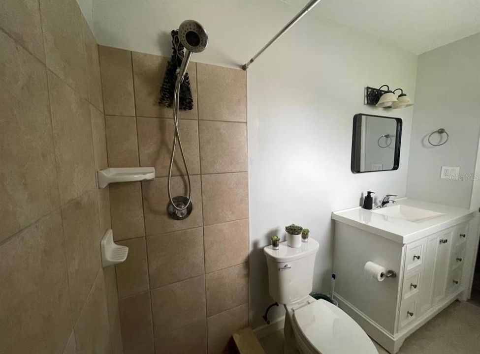 出租: $2,000 (2 贝兹, 1 浴室, 800 平方英尺)