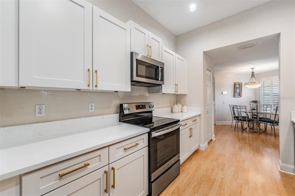 待售: $340,000 (2 贝兹, 2 浴室, 1710 平方英尺)