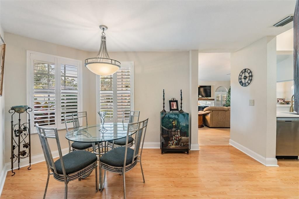 待售: $340,000 (2 贝兹, 2 浴室, 1710 平方英尺)