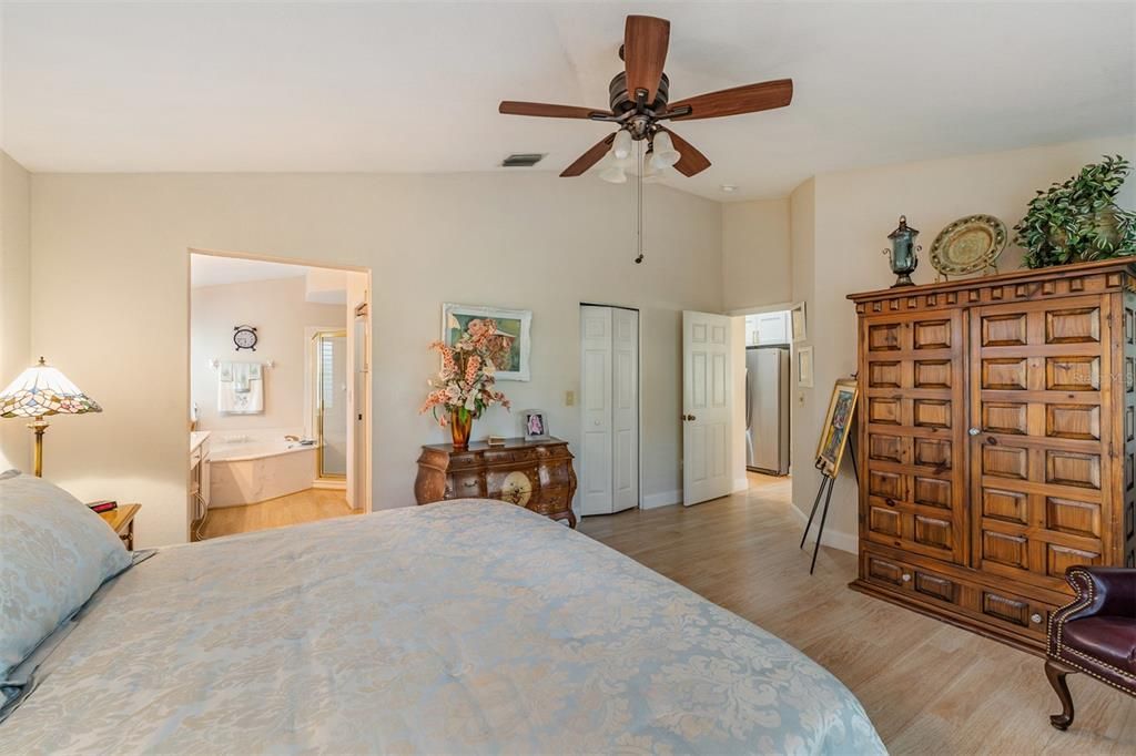 待售: $340,000 (2 贝兹, 2 浴室, 1710 平方英尺)