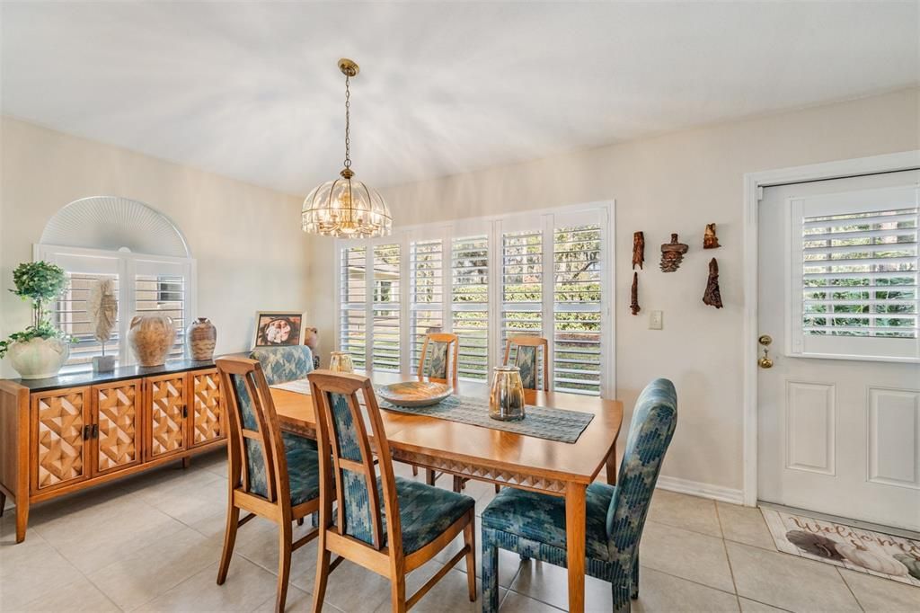 待售: $340,000 (2 贝兹, 2 浴室, 1710 平方英尺)