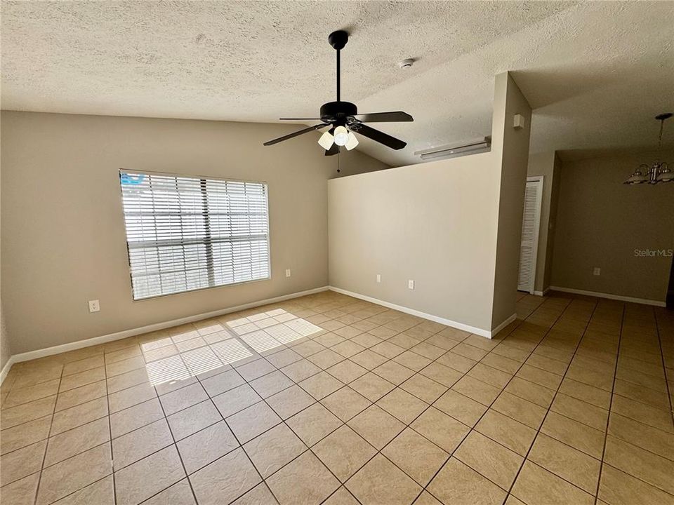 В аренду: $1,895 (2 спален, 2 ванн, 950 Квадратных фут)