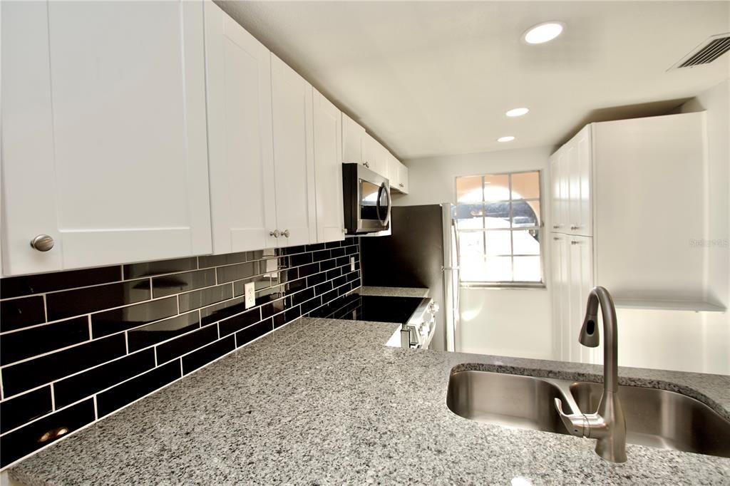 待售: $114,900 (2 贝兹, 1 浴室, 1050 平方英尺)