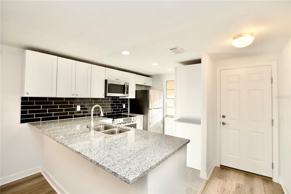 待售: $114,900 (2 贝兹, 1 浴室, 1050 平方英尺)