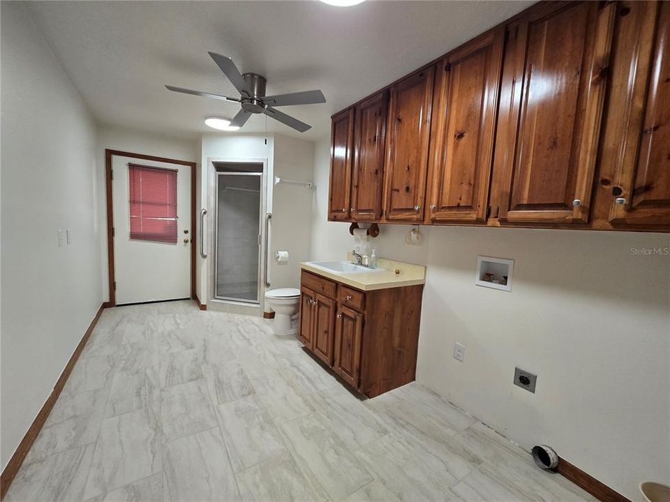 For Rent: $2,800 (4 beds, 3 baths, 2320 Square Feet)