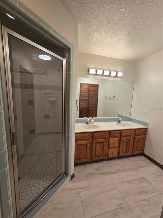 For Rent: $2,800 (4 beds, 3 baths, 2320 Square Feet)