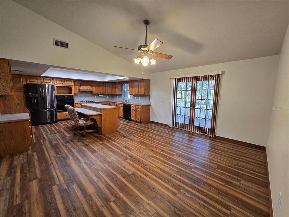 For Rent: $2,800 (4 beds, 3 baths, 2320 Square Feet)