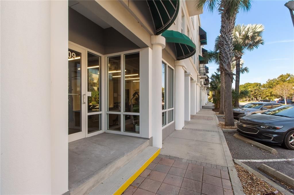 For Rent: $2,100 (2 beds, 2 baths, 1422 Square Feet)