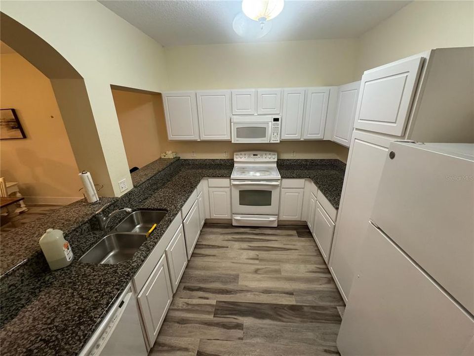 For Rent: $2,100 (2 beds, 2 baths, 1422 Square Feet)