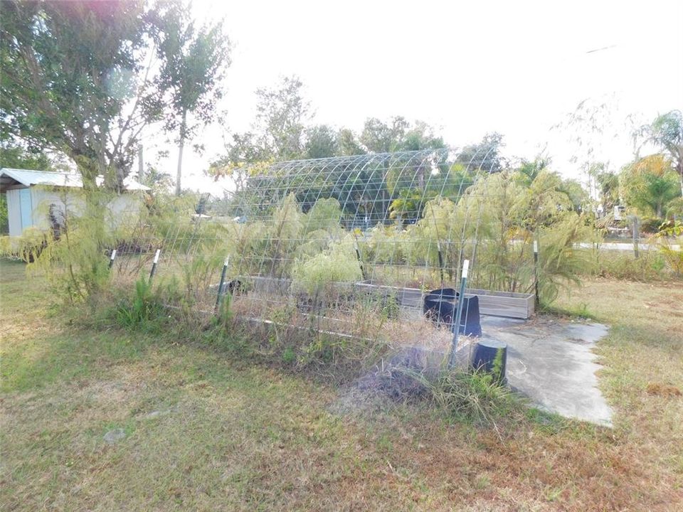 En Venta: $220,000 (5.05 acres)