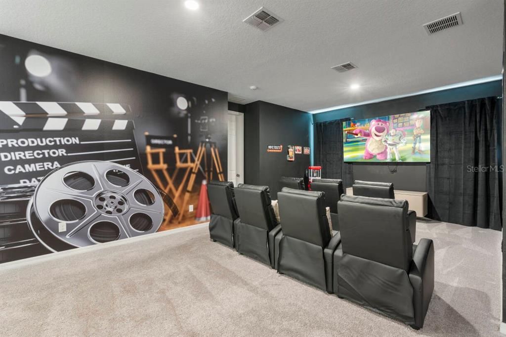 For Sale: $850,000 (9 beds, 6 baths, 4363 Square Feet)