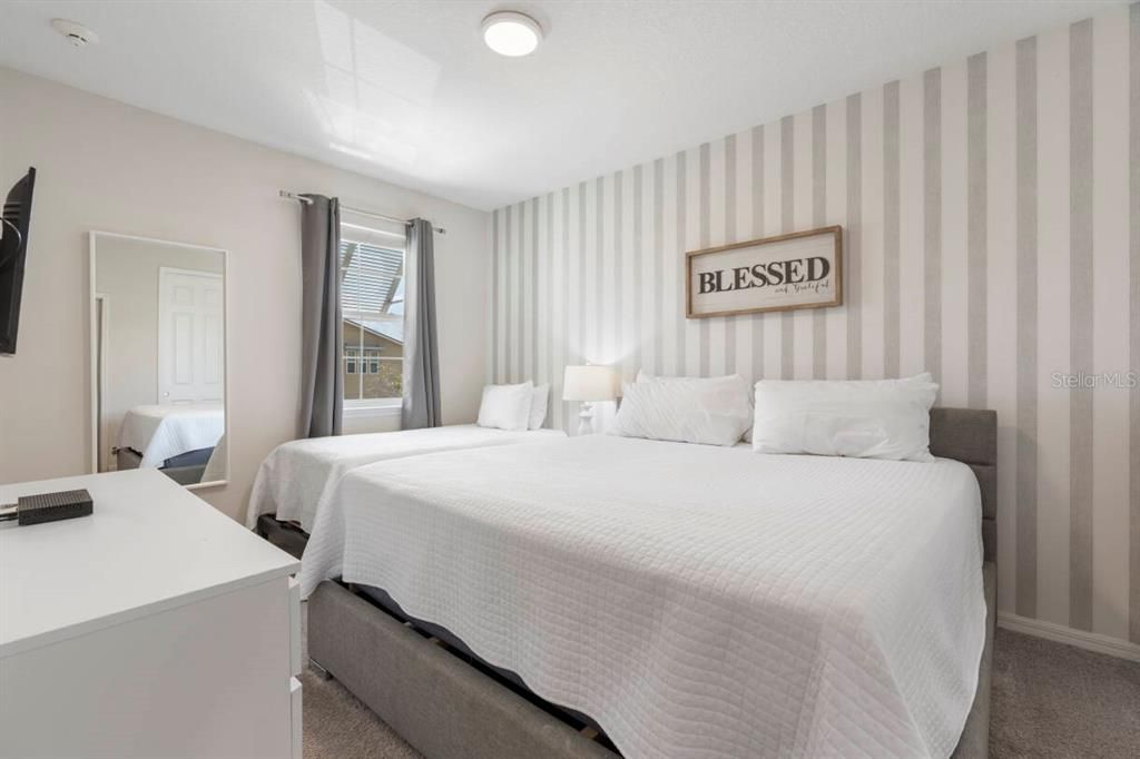 For Sale: $850,000 (9 beds, 6 baths, 4363 Square Feet)