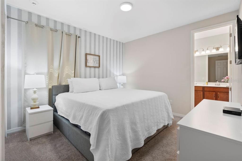 For Sale: $850,000 (9 beds, 6 baths, 4363 Square Feet)