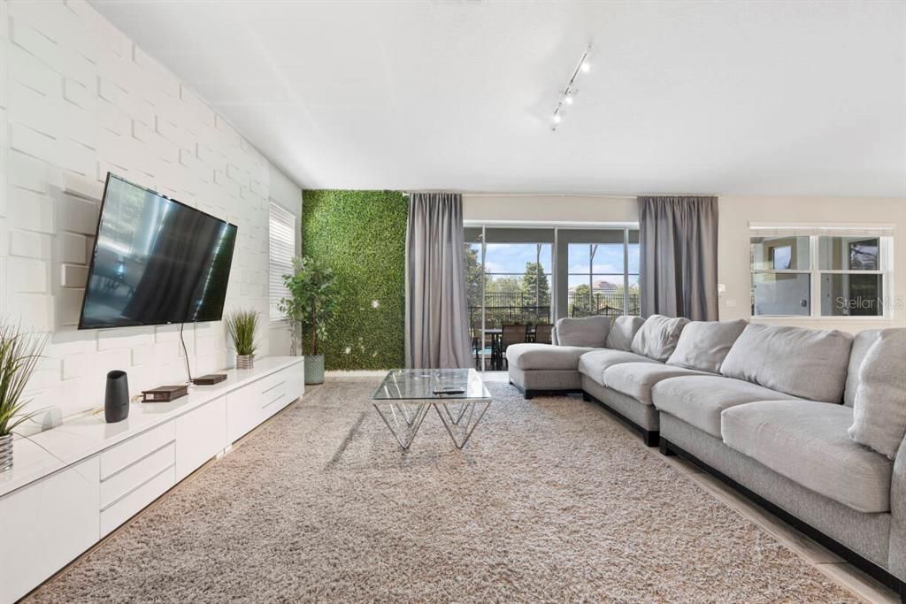 For Sale: $850,000 (9 beds, 6 baths, 4363 Square Feet)