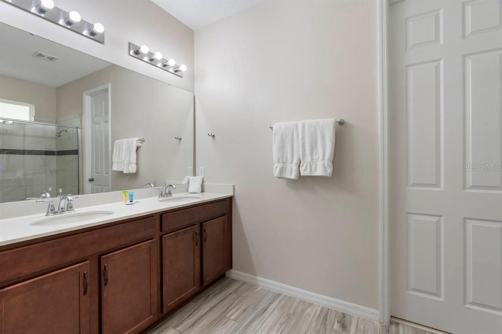 For Sale: $850,000 (9 beds, 6 baths, 4363 Square Feet)