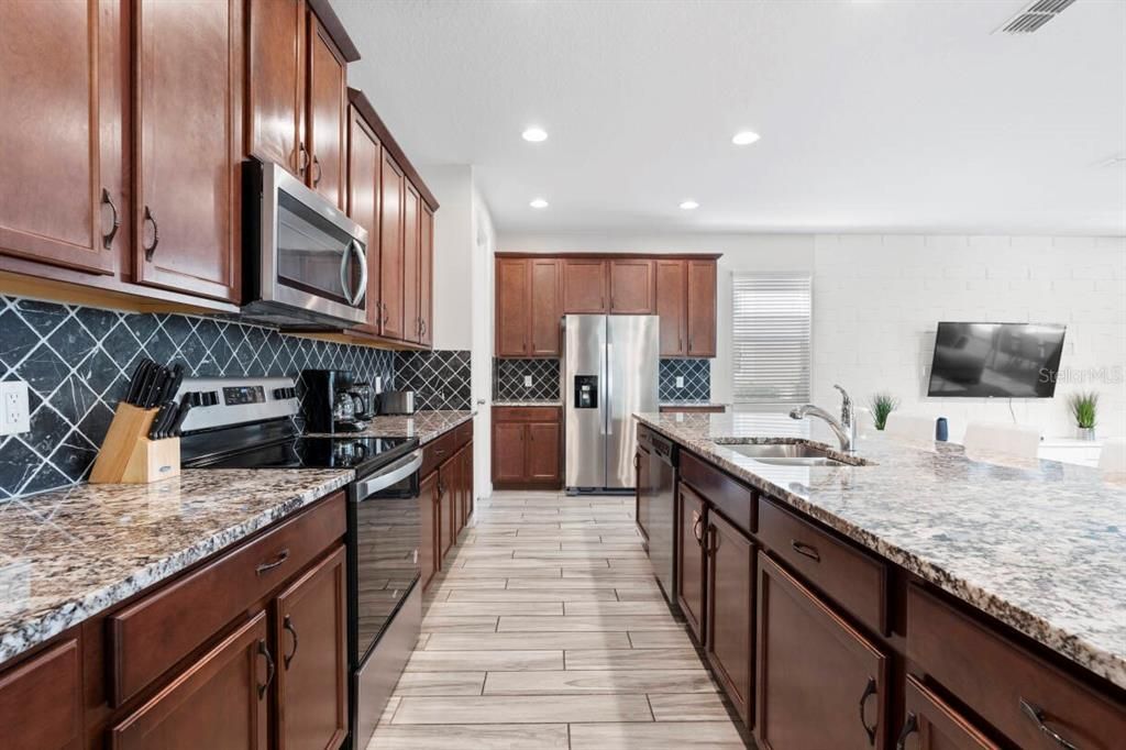 For Sale: $850,000 (9 beds, 6 baths, 4363 Square Feet)