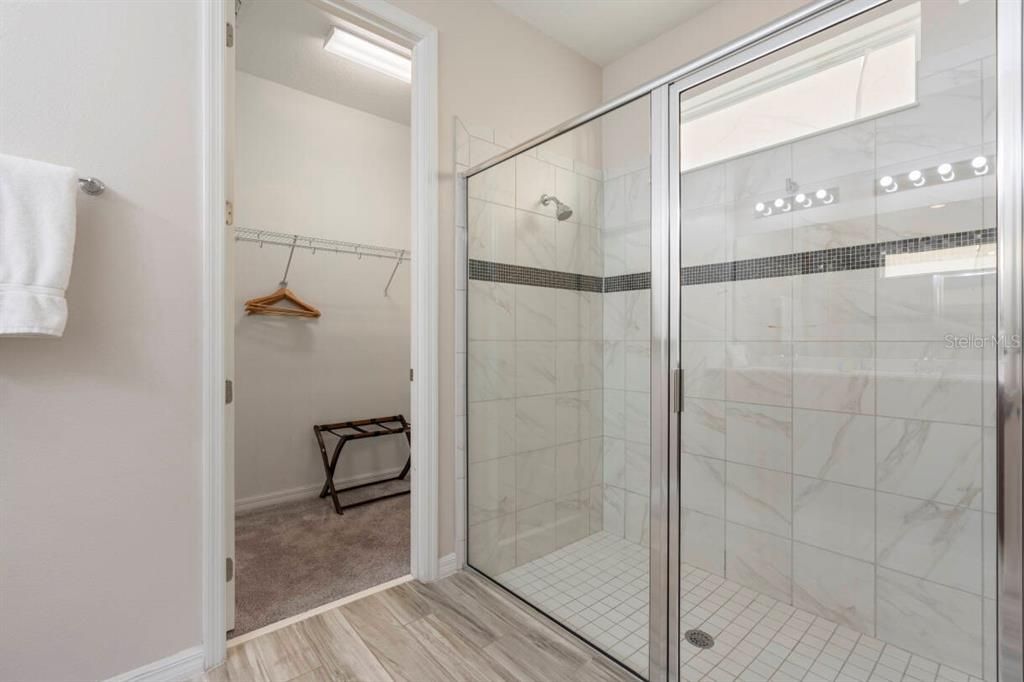 For Sale: $850,000 (9 beds, 6 baths, 4363 Square Feet)